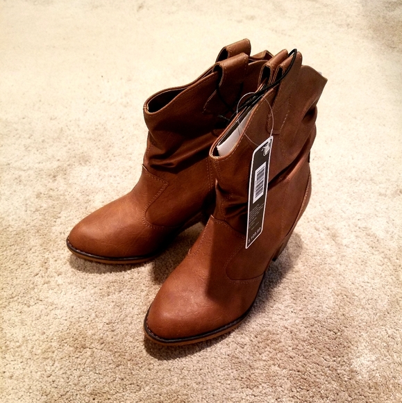 Tan boots - Picture 1 of 4